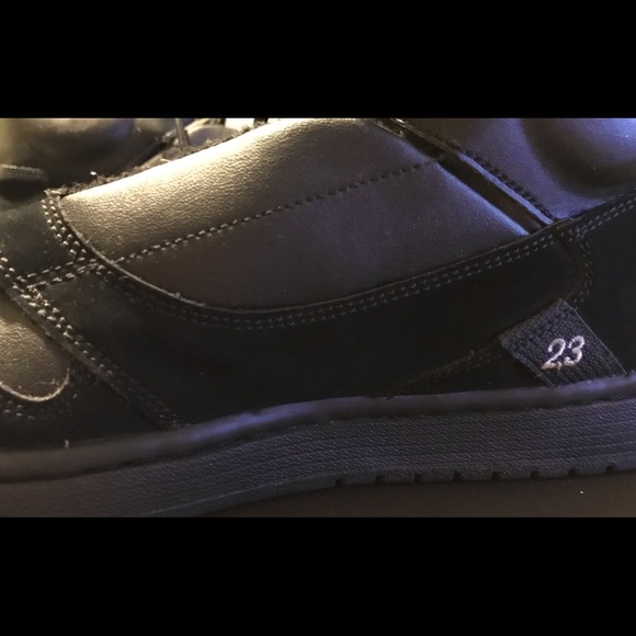 Men’s Jordan fadeaways size 10.5. Great condition. - Picture 4 of 5